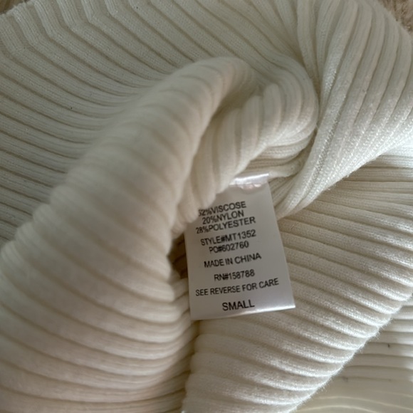 Women’s Crop Long Sleeve Knit Top - Picture 5 of 5